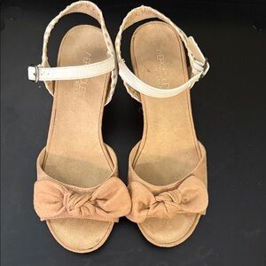 Aeropostale Beige Bow Sandals
